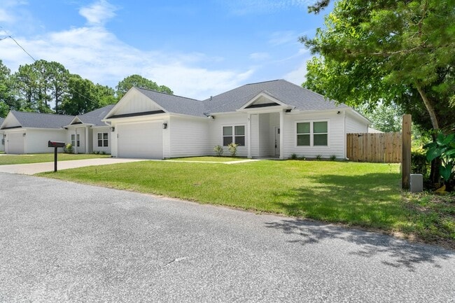 5 Romana Ln, Unit 104 in Mary Esther, FL - Building Photo - Building Photo