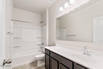 1075 W Chimes Tower Dr in Casa Grande, AZ - Foto de edificio - Building Photo