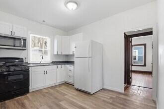 341 Belmont St, Unit 1 in Fall River, MA - Building Photo - Building Photo