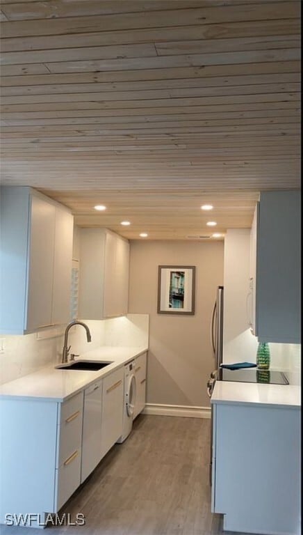 property at 2500 Gulf Shore Blvd N