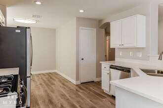 4958 Glowing Garnet St in North Las Vegas, NV - Building Photo - Building Photo