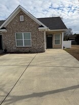 22 Skylar Ct in Oxford, AL - Building Photo