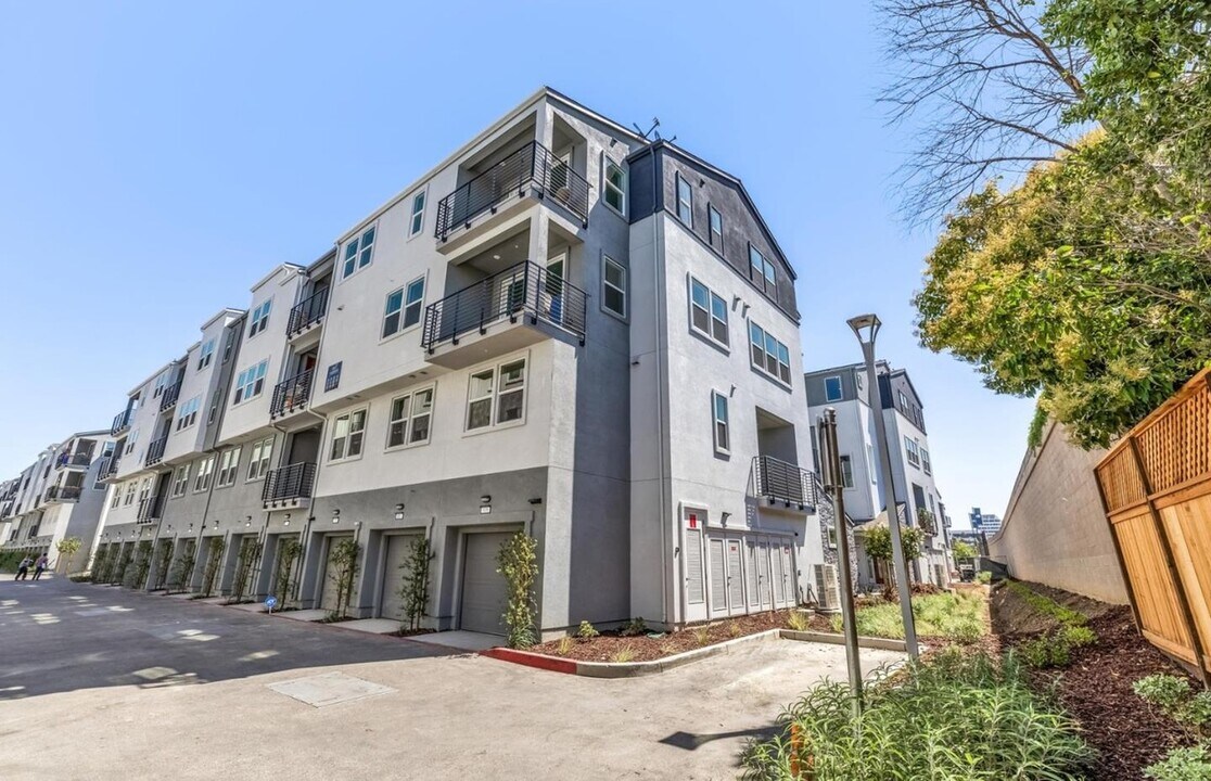 818 Redberry Wy in San Jose, CA - Building Photo