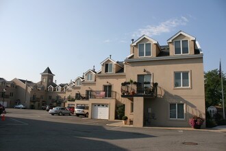 Outlook Point Condos in Bronx, NY - Building Photo - Building Photo