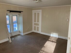 207 Boggs Ave, Unit boggs ave  apt 3 in Pittsburgh, PA - Foto de edificio - Building Photo