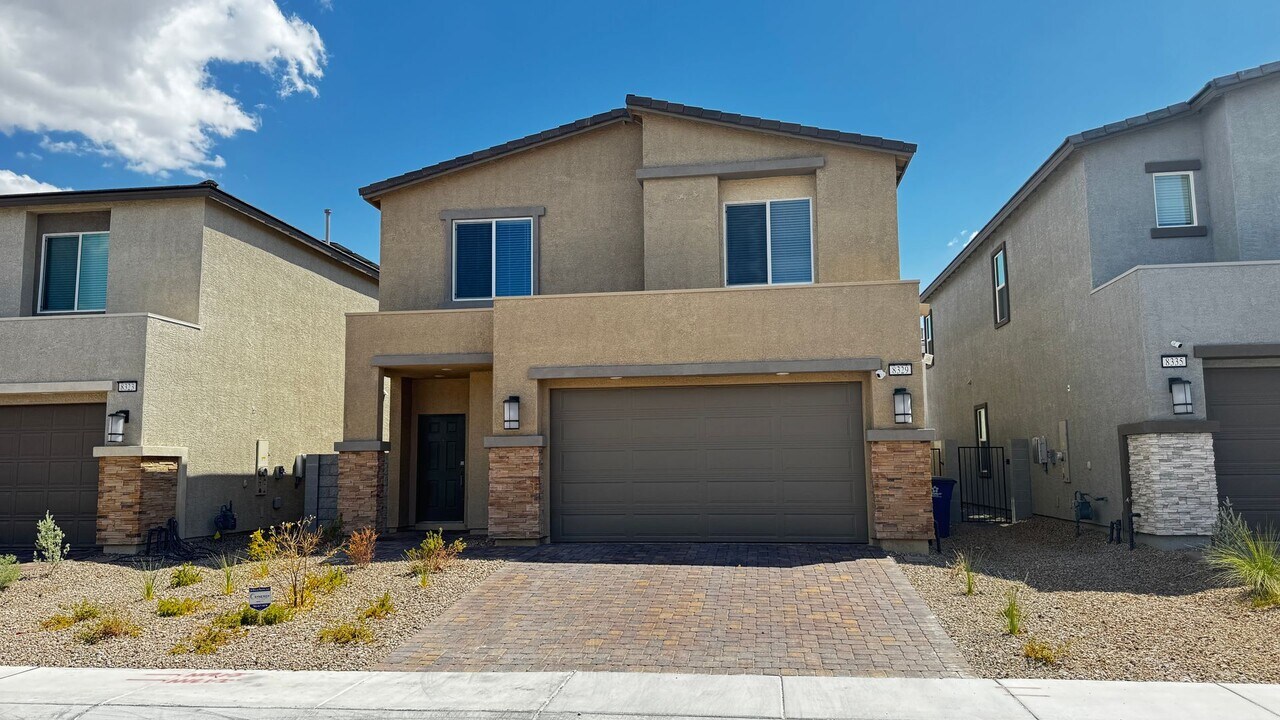 8329 Meridian Rdg Ave in Las Vegas, NV - Building Photo