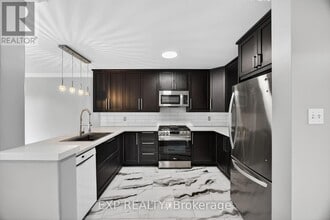 76 Logan Ct in Barrie, ON - Building Photo - Building Photo