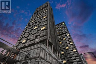 1 Quarrington Lane in North York, ON - Building Photo