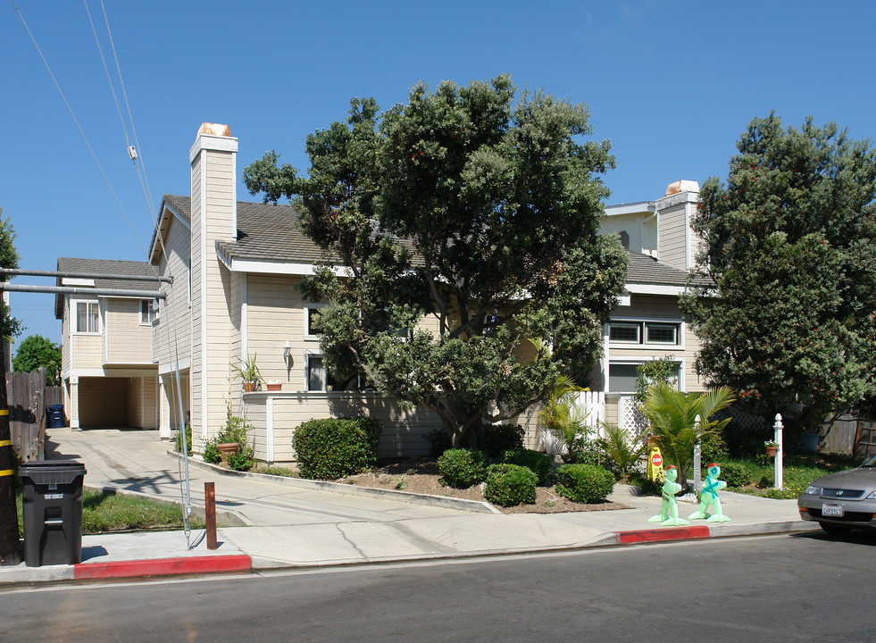 16641 Dolores St in Huntington Beach, CA - Building Photo