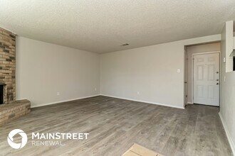 3904 Royal Crest Dr in Fort Worth, TX - Building Photo - Building Photo