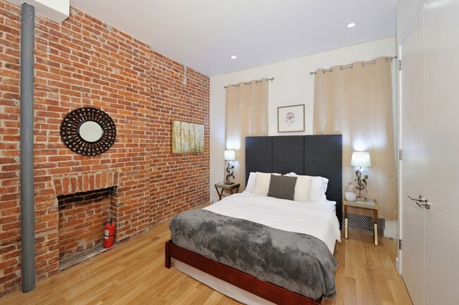 353 W 48th St in New York, NY - Building Photo - Building Photo