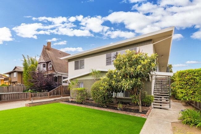 1529 St Charles St, Unit A in Alameda, CA - Building Photo - Building Photo