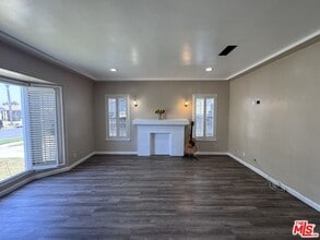 8850 S Wilton Pl in Los Angeles, CA - Building Photo - Building Photo