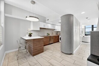 1350 Lawrence St, Unit 2H in Denver, CO - Foto de edificio - Building Photo