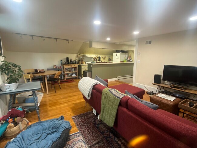 49 Pond St, Unit 2 in Boston, MA - Building Photo - Building Photo