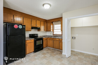 122 Strawberry Dr in Inman, SC - Building Photo - Building Photo
