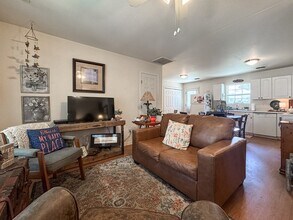 318 Earl King St in Apalachicola, FL - Building Photo - Building Photo