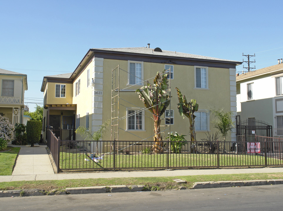 1611 S Bronson Ave in Los Angeles, CA - Building Photo