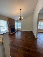 6 Redbud Ct in Lake In The Hills, IL - Building Photo - Building Photo