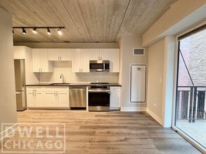 938 W Carmen Ave in Chicago, IL - Foto de edificio - Building Photo