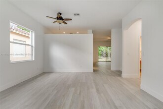 4413 W Whitewater Ave in Weston, FL - Building Photo - Building Photo
