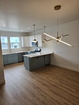 4228 2060 N in Lehi, UT - Building Photo