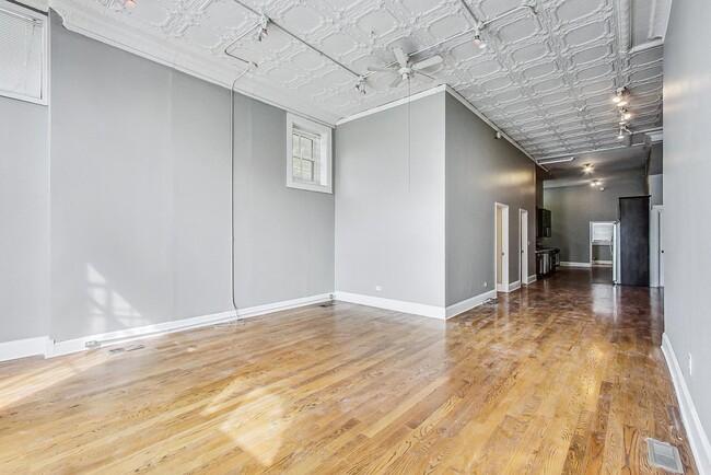1858 W Huron St in Chicago, IL - Building Photo - Building Photo