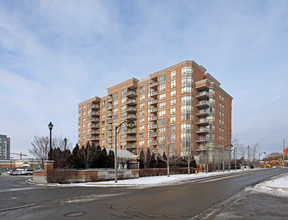 130 Pond Dr in Markham, ON - Building Photo - Building Photo