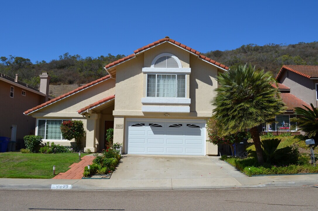 10629 bernabe drive in San Diego, CA - Foto de edificio