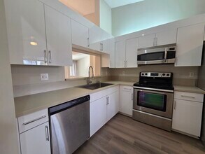 330 NW 67th St, Unit 207 in Boca Raton, FL - Building Photo - Building Photo
