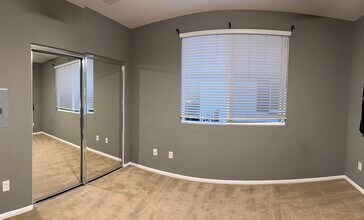 28063 Catherine Dr, Unit Catherine drive Condo in Santa Clarita, CA - Building Photo - Building Photo