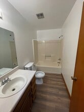 677 Owsley St in Masury, OH - Foto de edificio - Building Photo