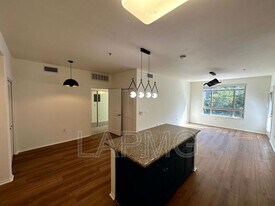 100 S Alameda St in Los Angeles, CA - Building Photo