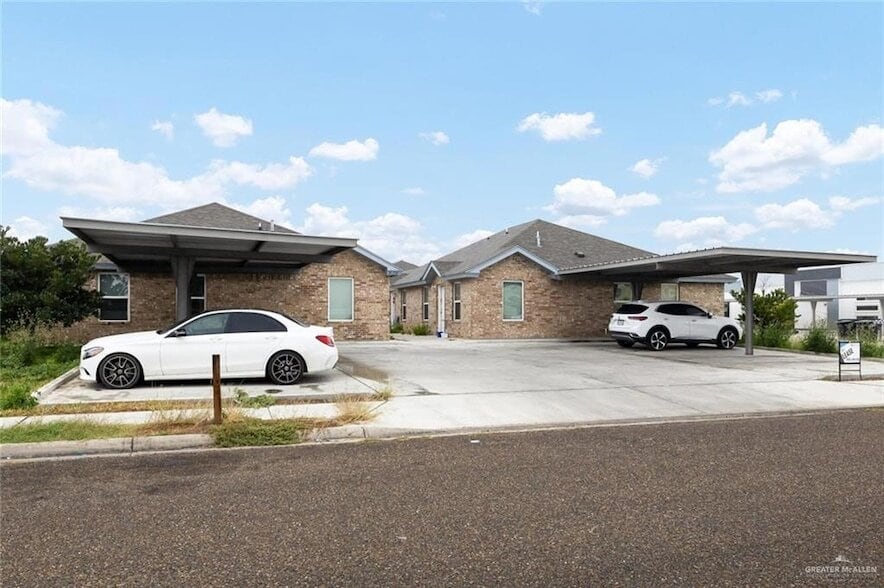 826 S Missouri St, Unit B in Alton, TX - Building Photo