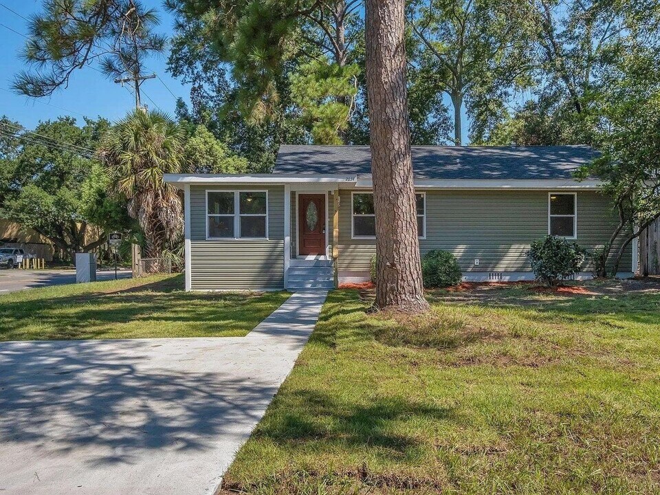 2034 Harold Ct in Tallahassee, FL - Foto de edificio