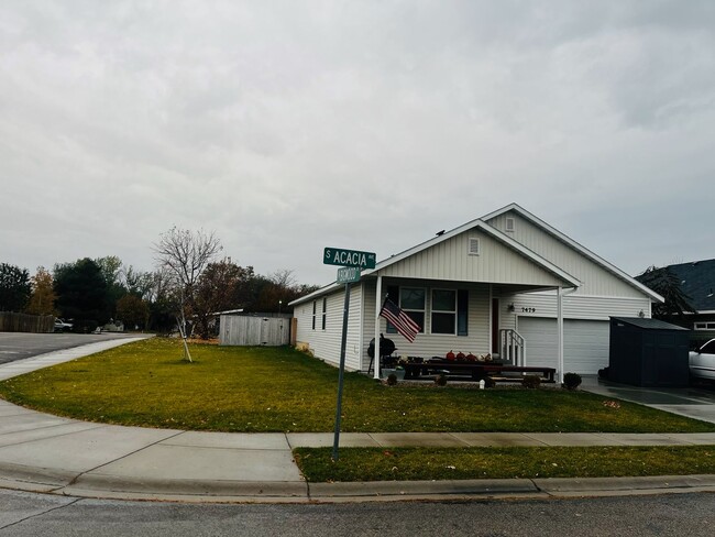 7479 S Acacia St in Boise, ID - Foto de edificio - Building Photo