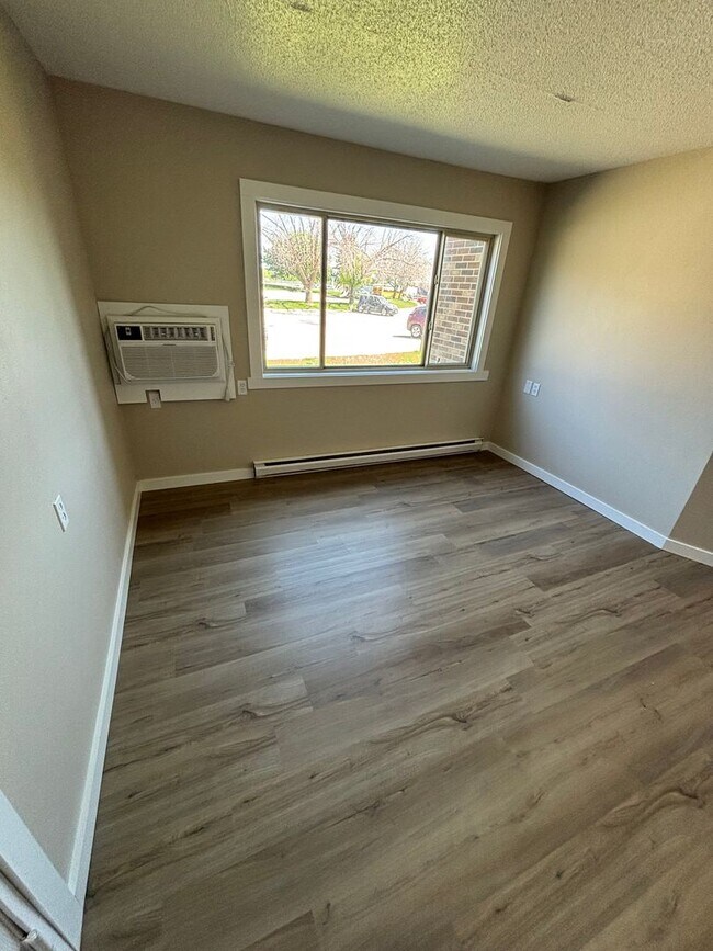 526 E 18th St in Carroll, IA - Building Photo - Building Photo