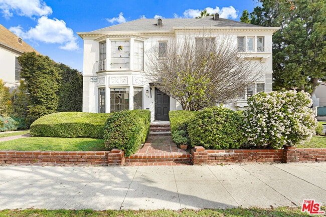 property at 158 S Elm Dr