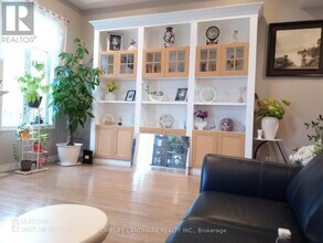 876 Golf Links Rd in Hamilton, ON - Building Photo - Building Photo