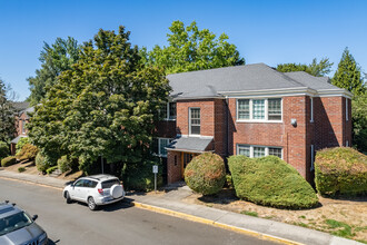 Sandy Crest Terrace Apartments in Portland, OR - Building Photo - Building Photo