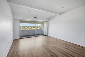 1701 Clinton St in Los Angeles, CA - Building Photo - Building Photo