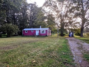 112 Broad Brook Rd in East Windsor, CT - Building Photo - Building Photo