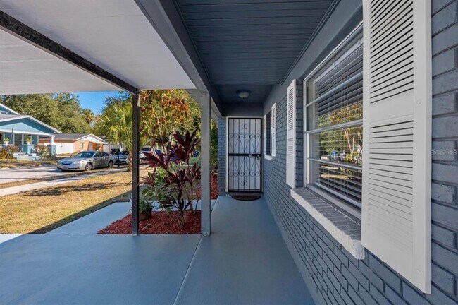 1740 W Walnut St in Tampa, FL - Building Photo - Building Photo