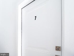 2403 W Thompson St in Philadelphia, PA - Foto de edificio - Building Photo