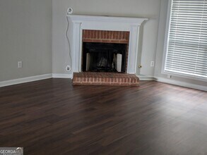 1422 Fountain View Dr in Lawrenceville, GA - Foto de edificio - Building Photo