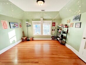 235 Commonwealth Ave in Chestnut Hill, MA - Foto de edificio - Building Photo