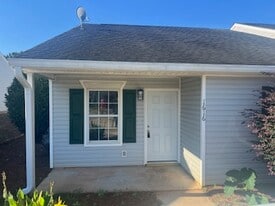 1616 Summerwoods Cir in Griffin, GA - Building Photo