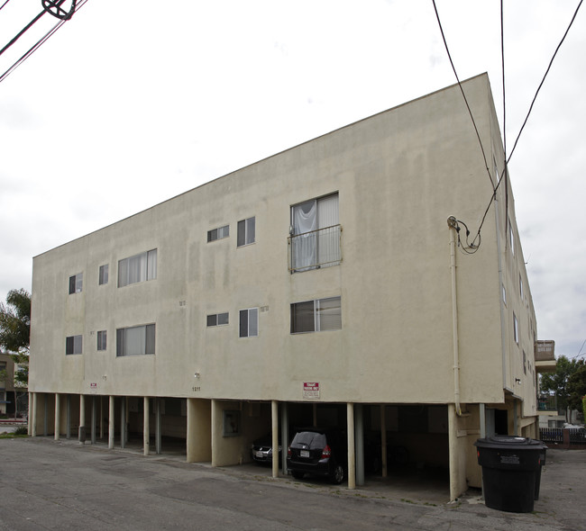 1211 Pico Blvd in Santa Monica, CA - Building Photo - Building Photo