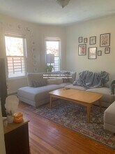 32 Fisher Ave, Unit 2 in Boston, MA - Building Photo - Building Photo