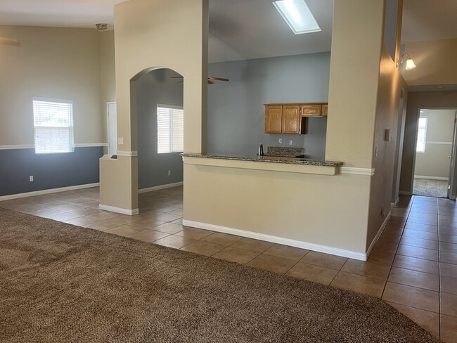 4710 Silver Mountain Ct in Bakersfield, CA - Building Photo - Building Photo